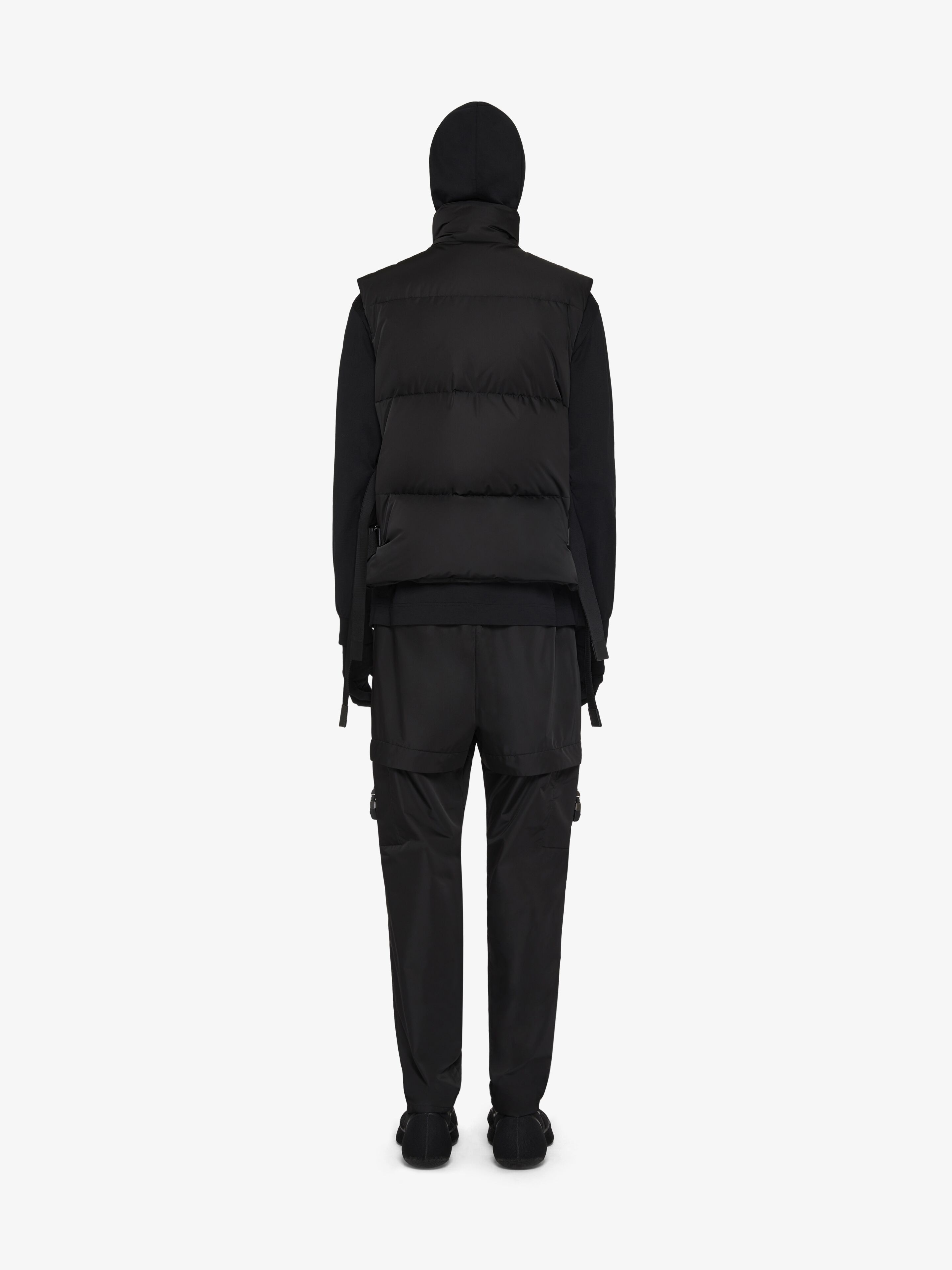 SLEEVELESS PUFFER JACKET WITH METALLIC DETAILS - 4