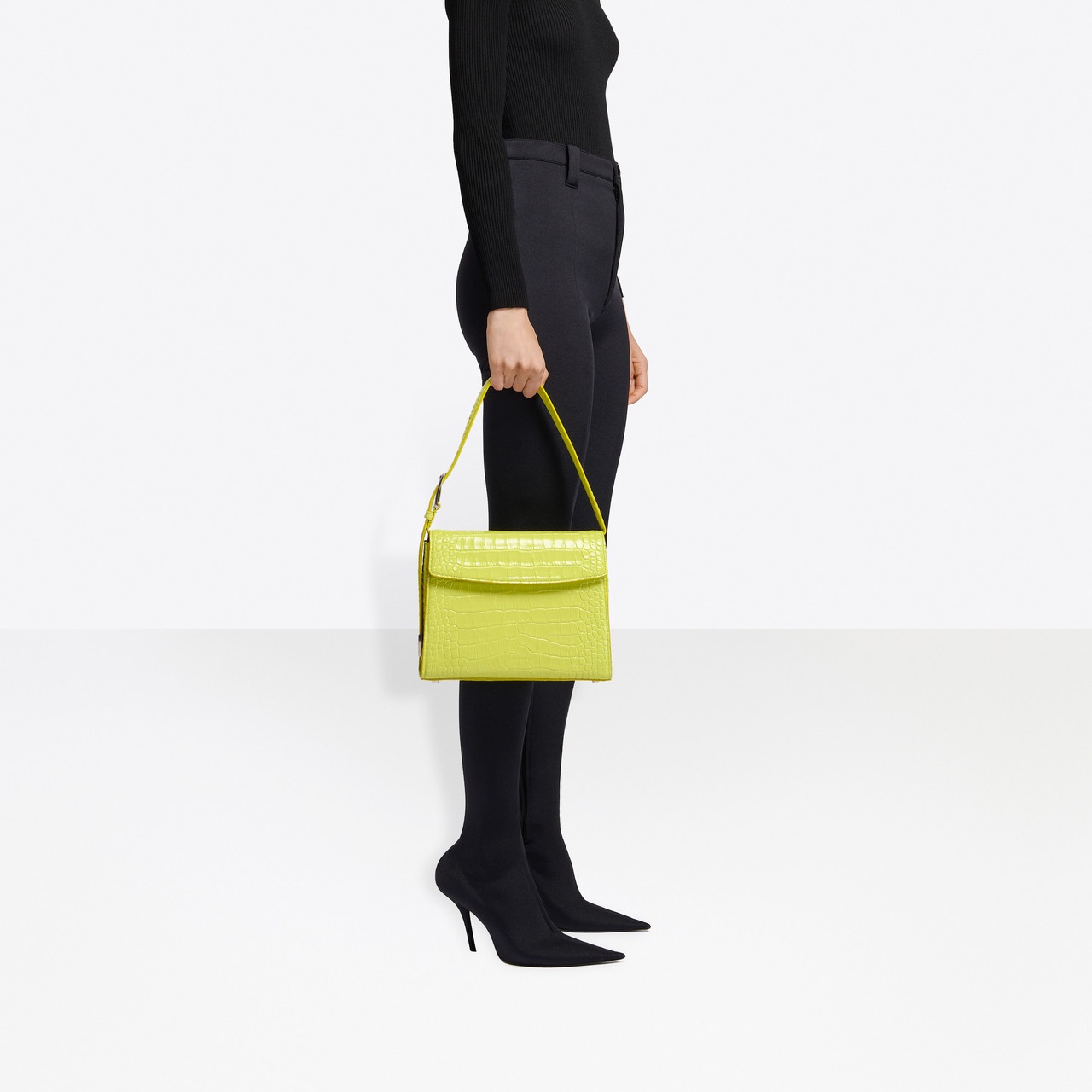Ghost Medium Shoulder Bag 2