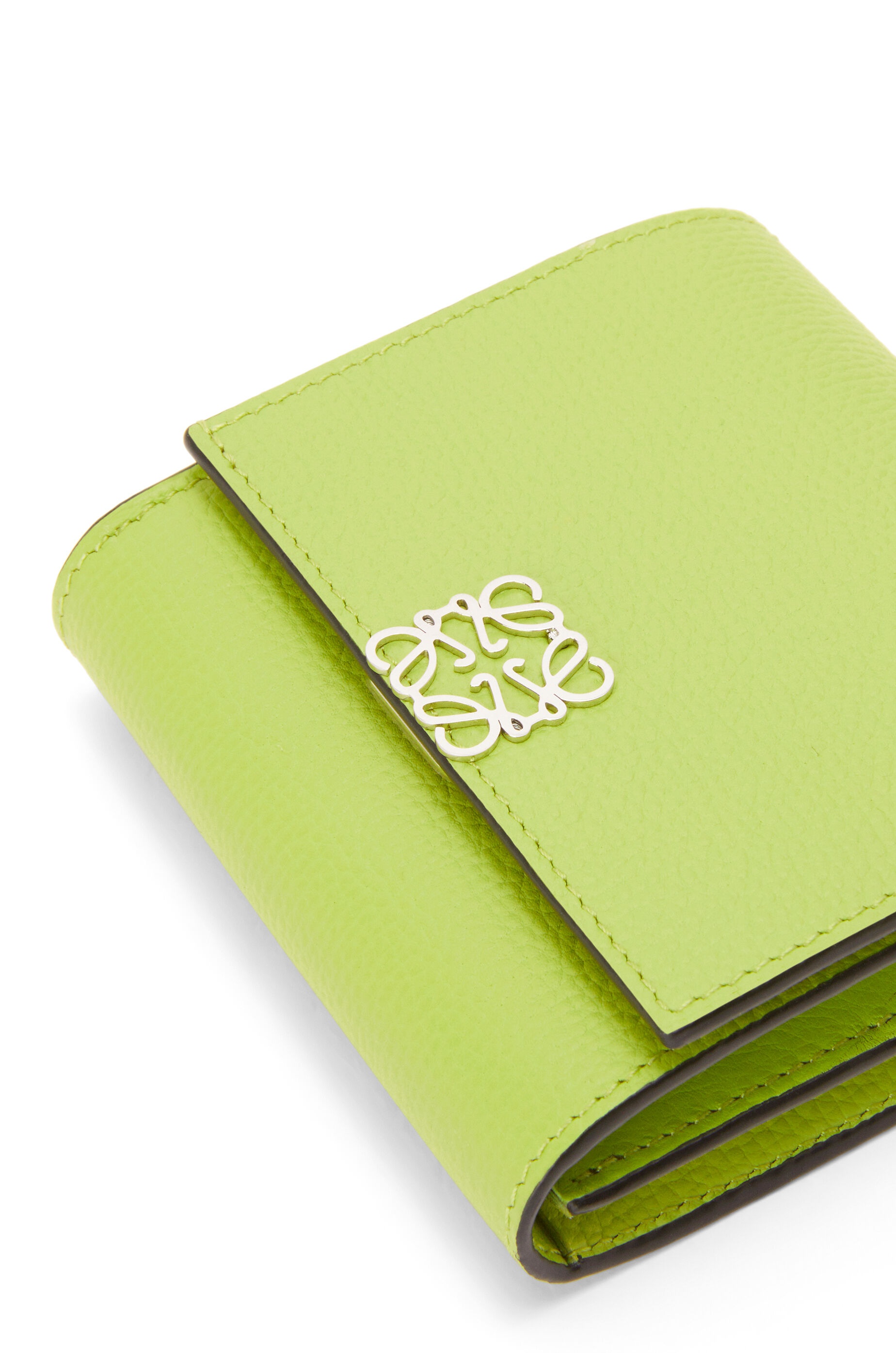 Anagram compact flap wallet in pebble grain calfskin - 5