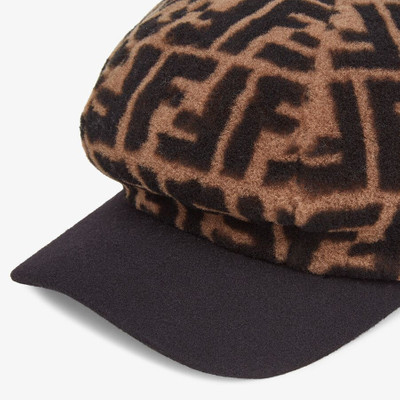 FENDI Baseball cap in brown shearling outlook