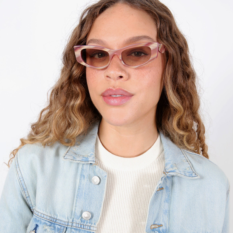 illesteva Alexa Sunglasses outlook