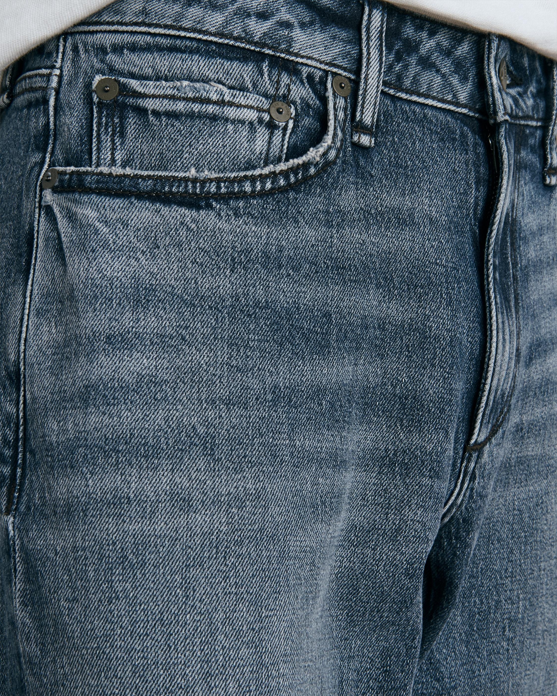 Fit 3 - Brent
Athletic Fit Mid Indigo Authentic Stretch Jean - 5