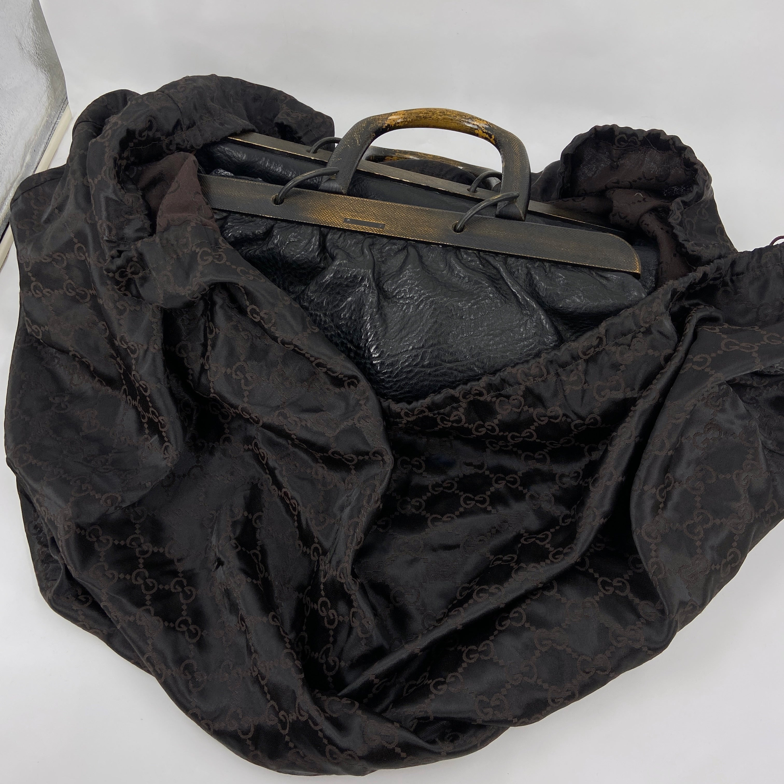 Gucci Fall 2002 Tom Ford Black Pebbled Buffalo Leather Doctors Bag - 23