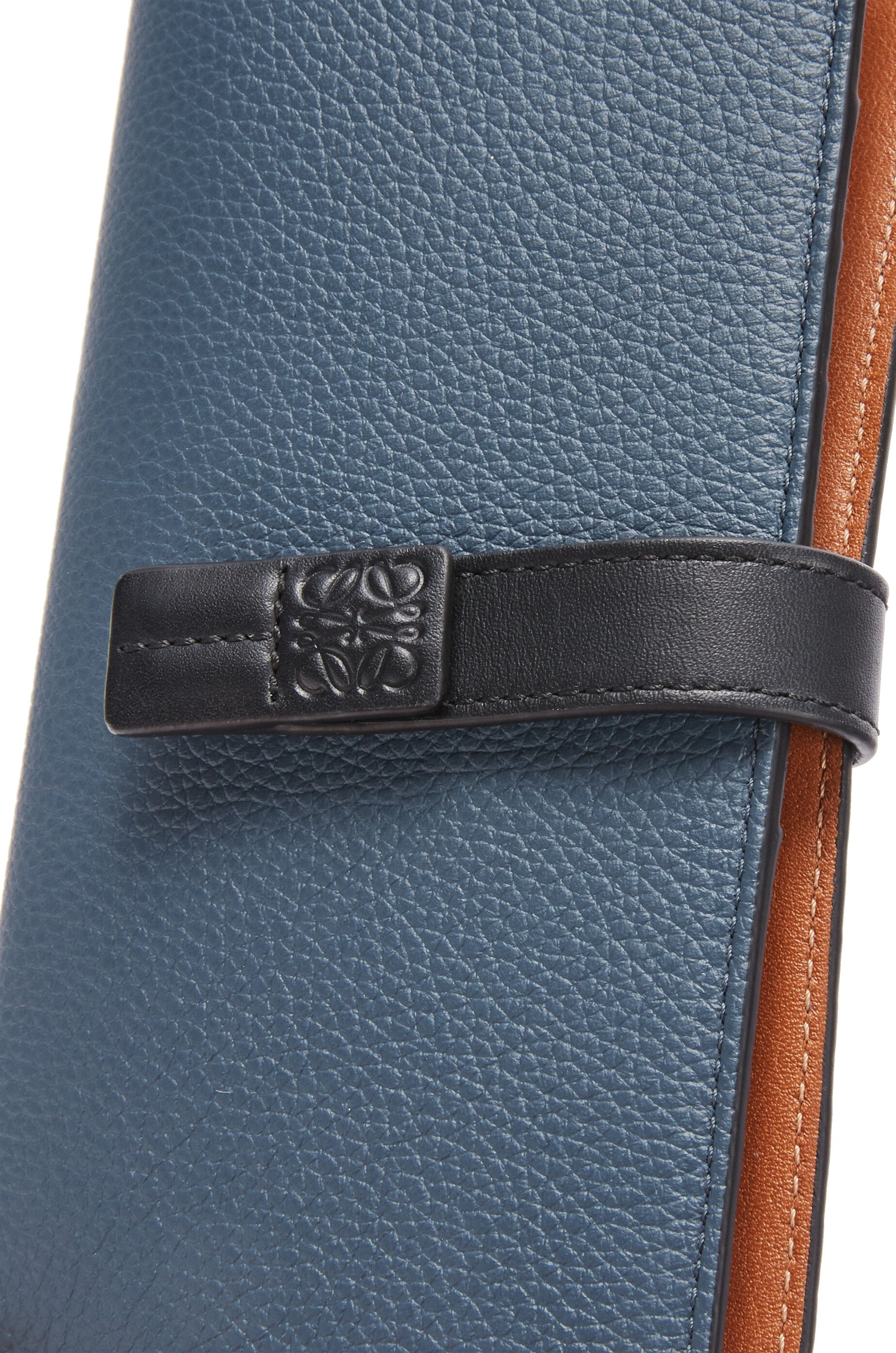 Large vertical wallet in soft grained calfskin - 5