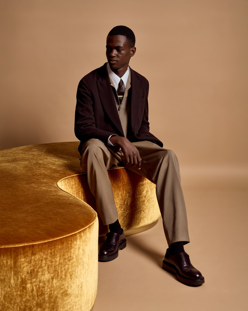DOUBLE-BREASTED JACKET IN WOOL CRÊPE WITH 3D EFFECT 6