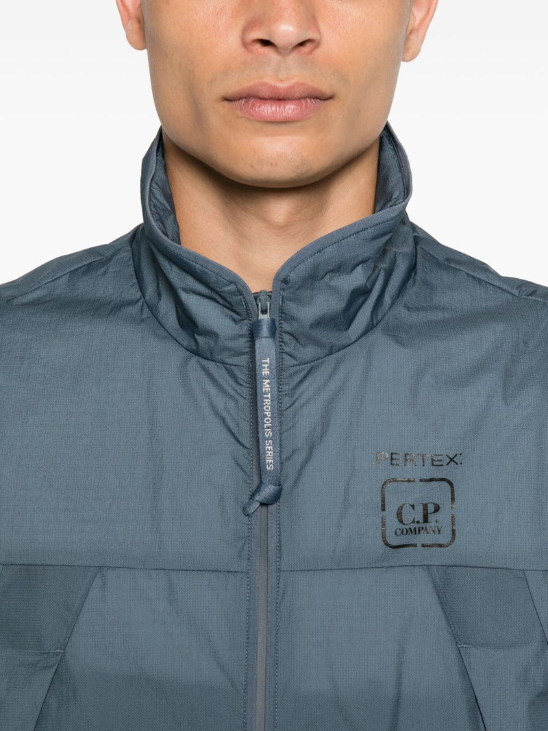 zip-fastening gilet 5
