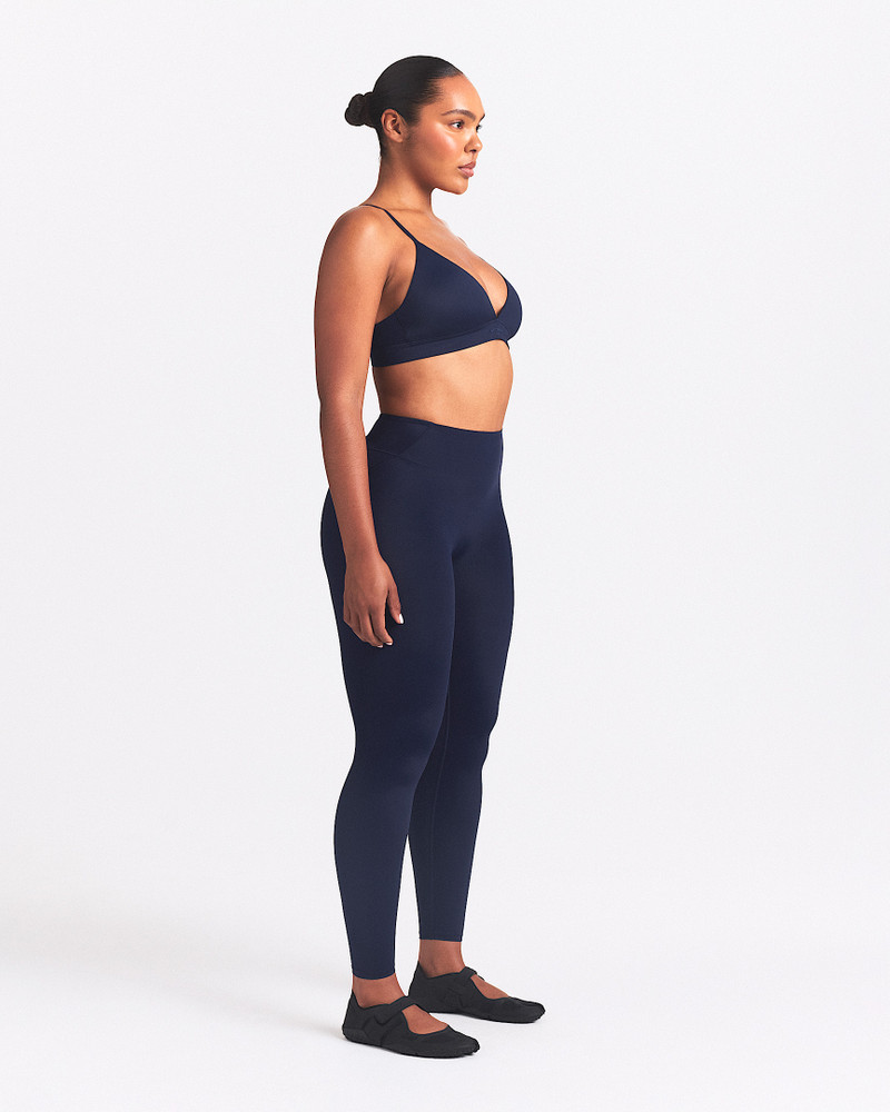 NikeSKIMS Shine Women's High-Waisted Bonded 26" Leggings 4