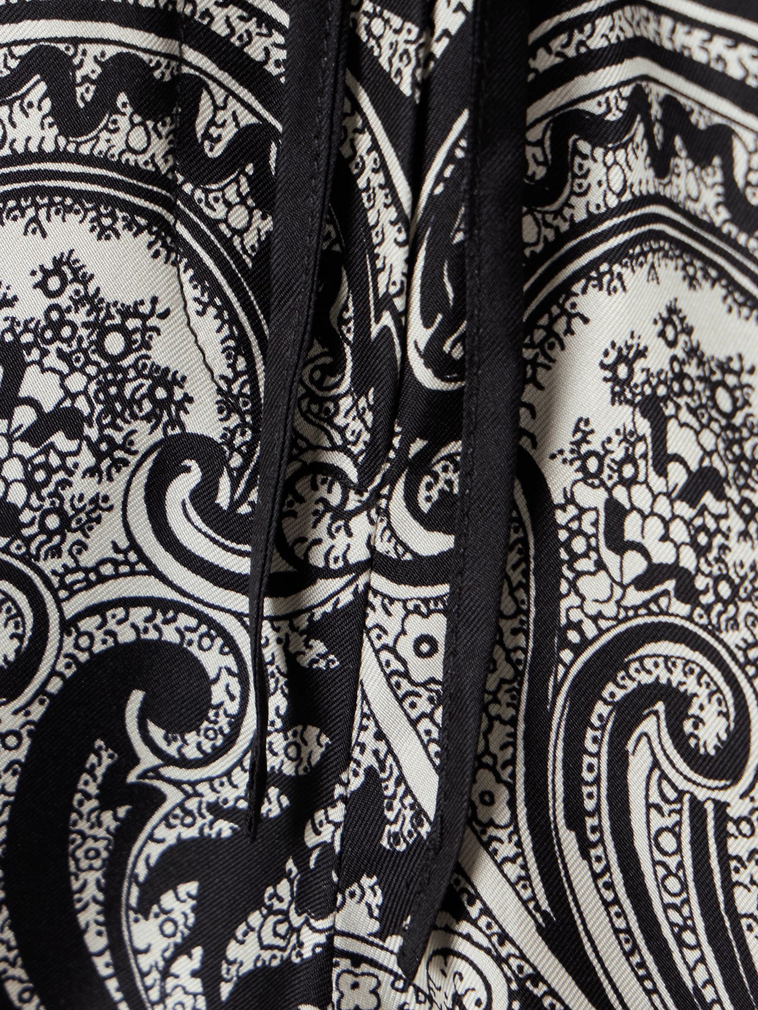 Frances bandana-print silk-twill shorts Black - 5