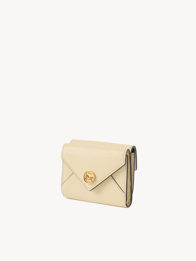 Chloé SMALL ENVELOPE TRI-FOLD IN GRAINED LEATHER outlook