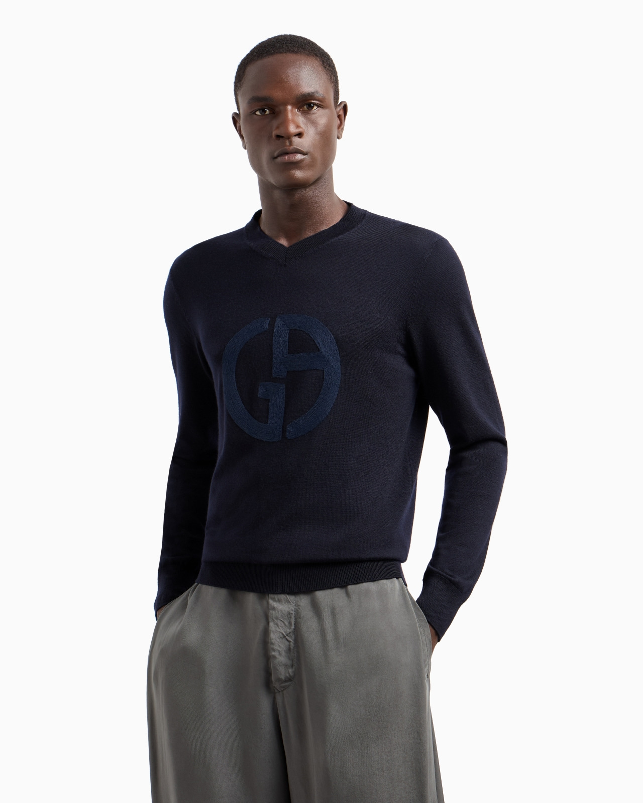 V-NECK JUMPER IN VIRGIN WOOL AND CASHMERE - 4