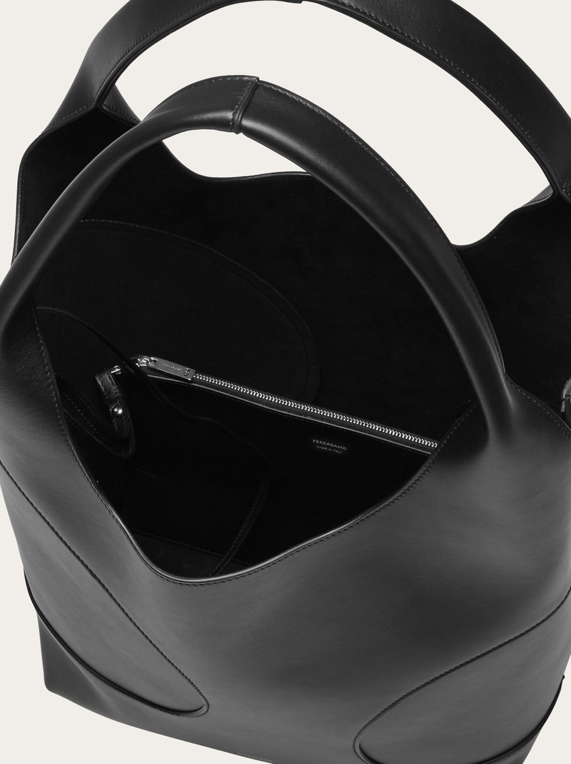Hobo bag with cut-out detailing 5
