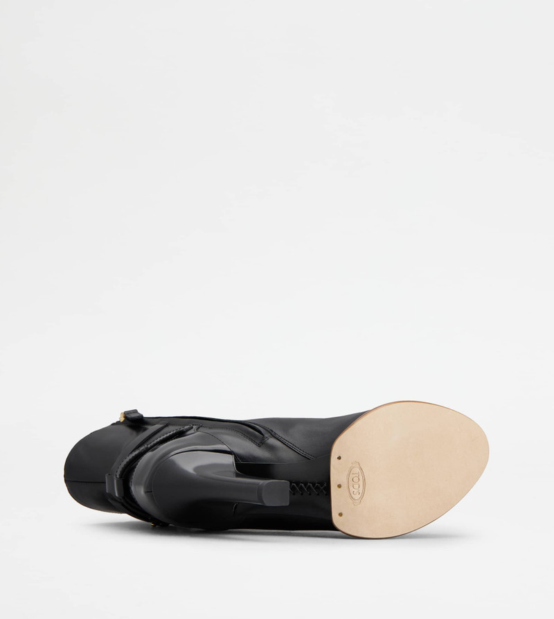 ANKLE BOOTS IN LEATHER - BLACK 4