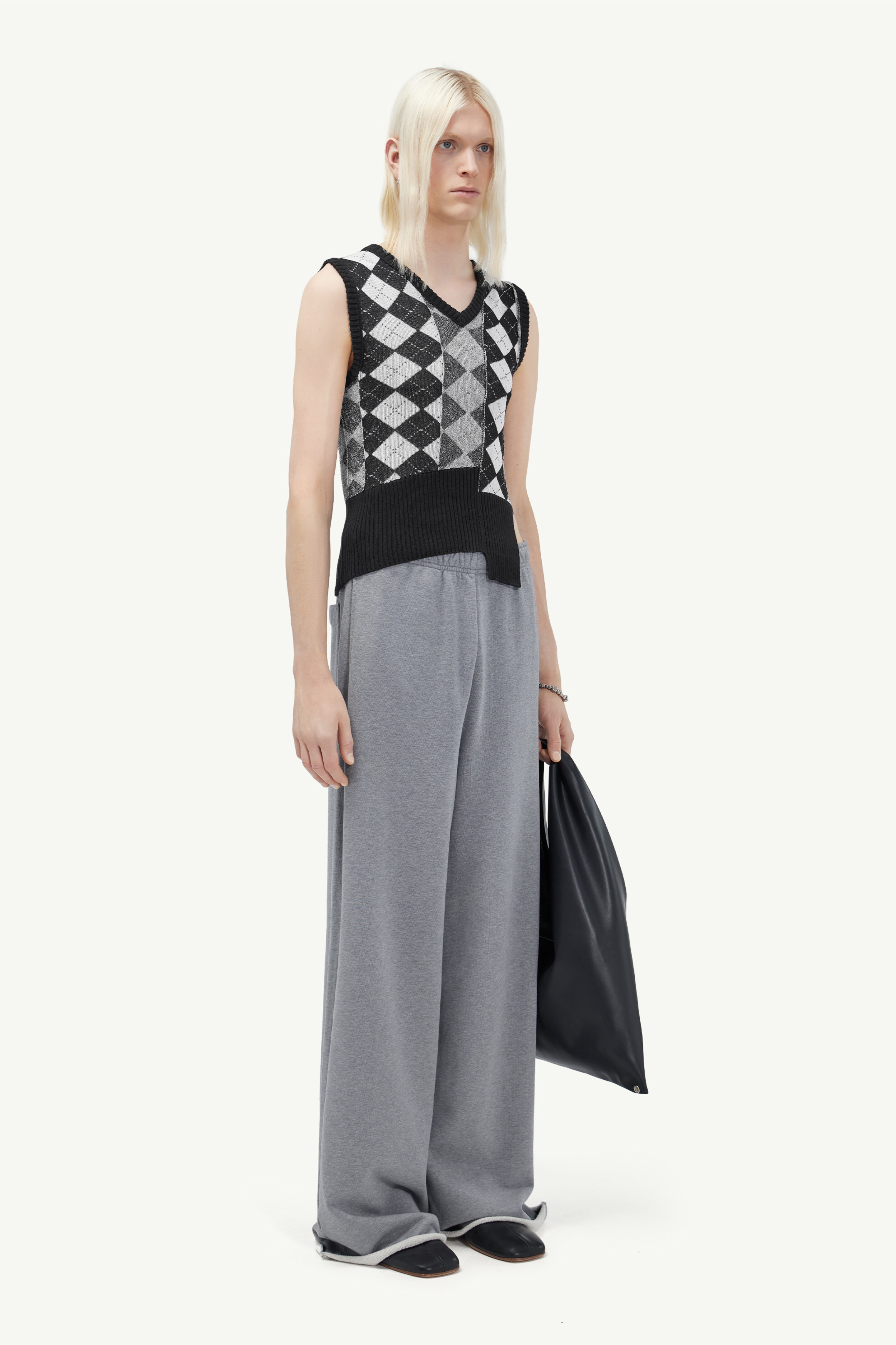 Sleeveless V-neck argyle jumper - 3