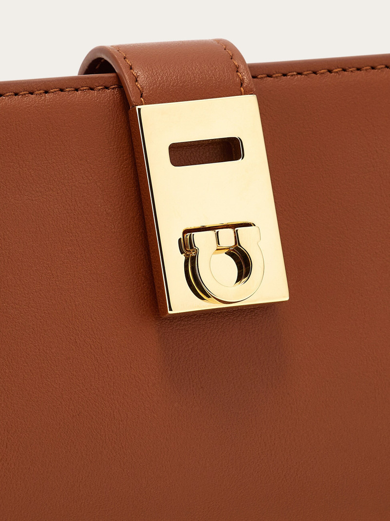 Hug continental wallet 5