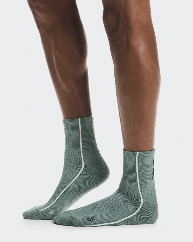 On Court Sock Mid outlook