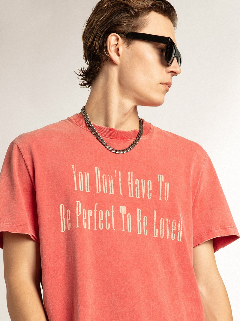 Red T-shirt with ecru printed lettering 2