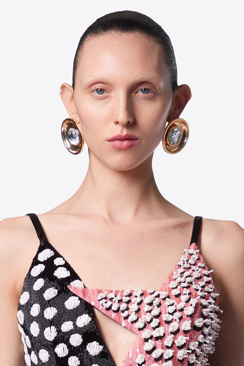 AREA CRYSTAL MEDALLION EARRINGS outlook