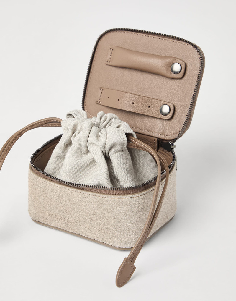 Suede small jewelry box with shiny zipper pull 3