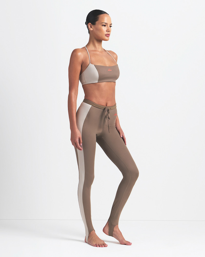 NikeSKIMS Shine Women's High-Waisted 26" Stirrup Leggings with Drawcord 3