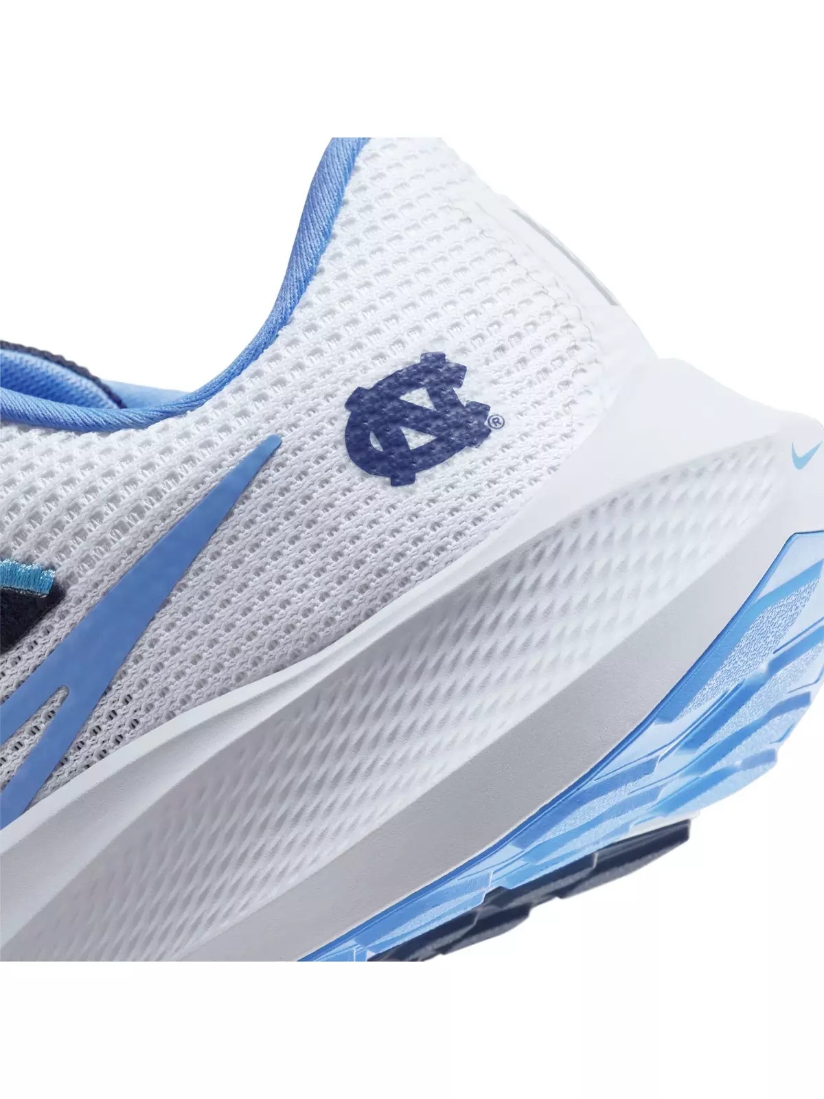 Pegasus 40 "UNC" Men's Running Shoe - 6