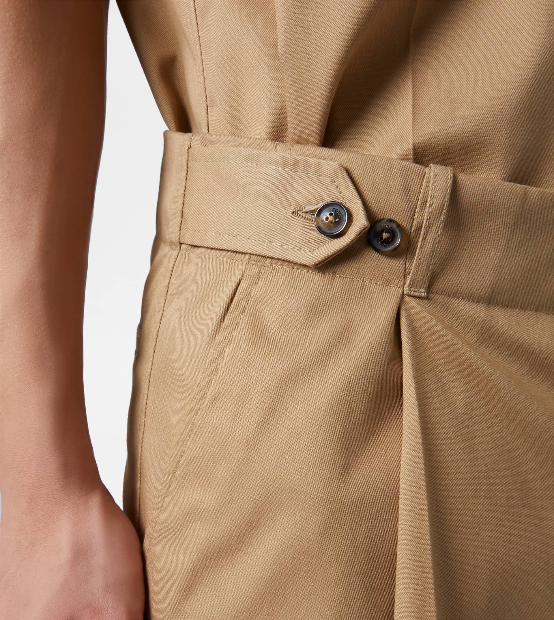 BERMUDA SHORTS WITH DARTS - BEIGE - 5