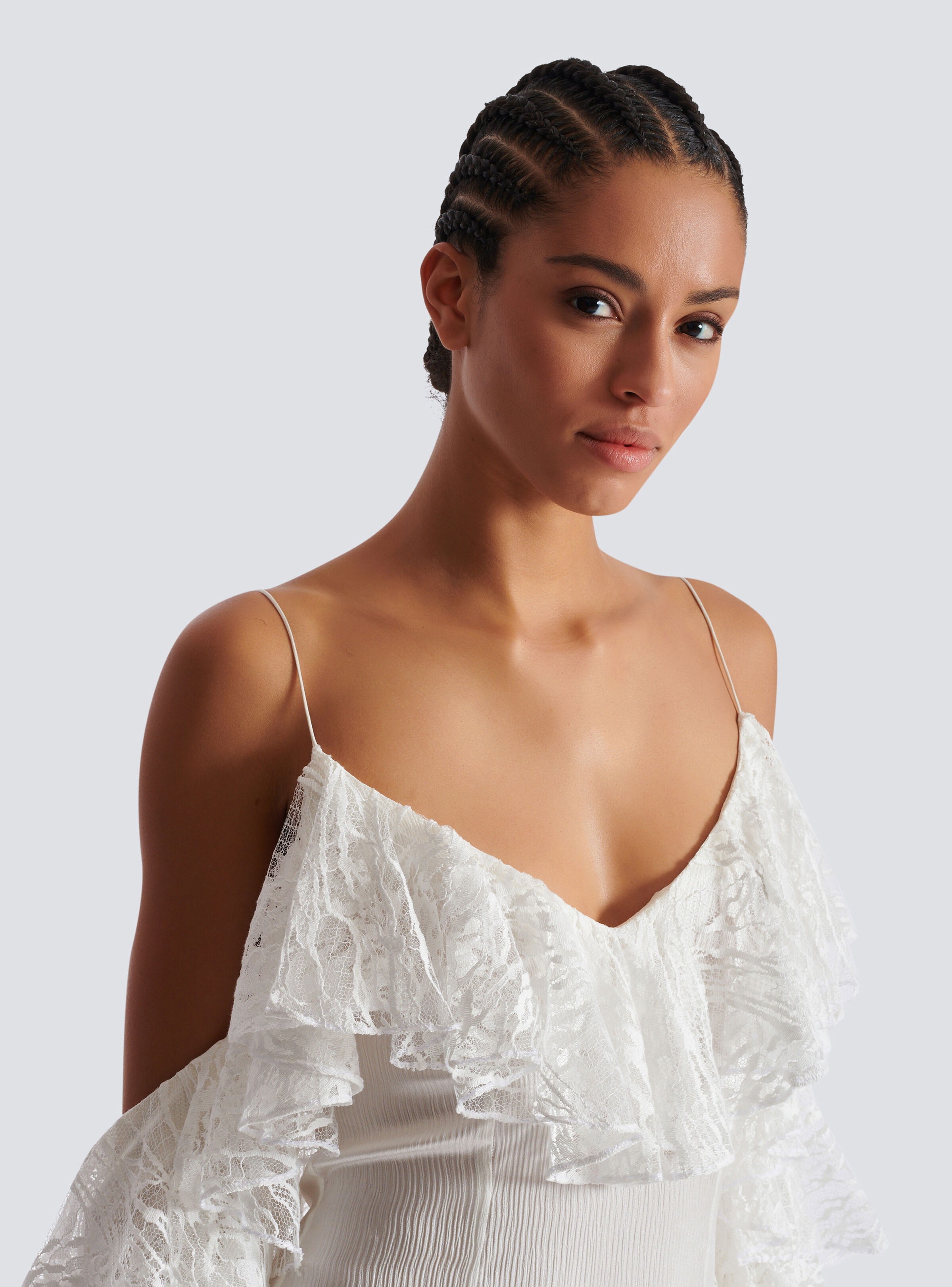 Flowing dress with lace ruffles - 7