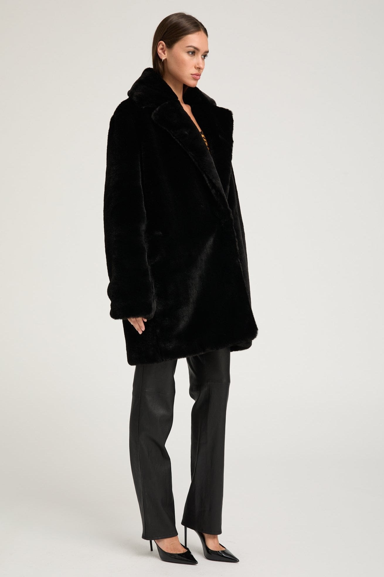 BLACK FAUX FUR SHORT CLASSIC COAT - 2