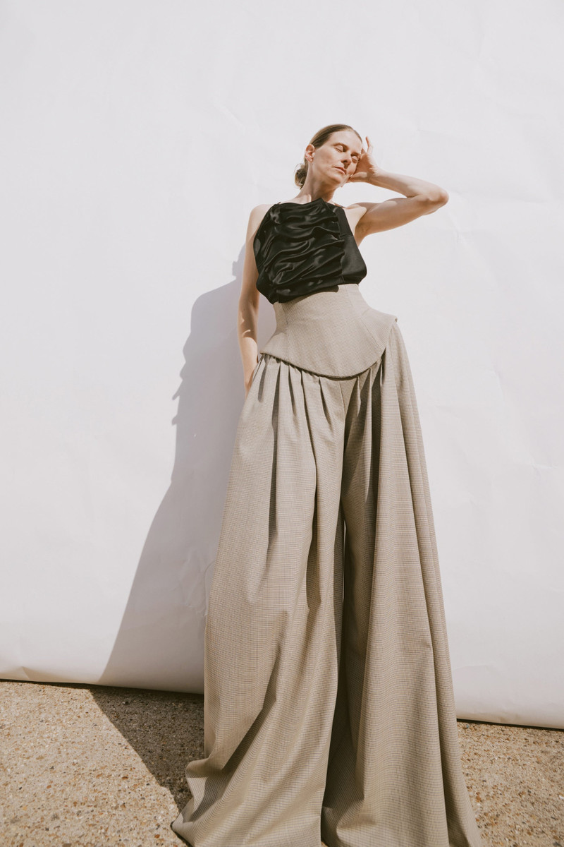 OPEN BACK BIB-FRONT TOP BLACK 1