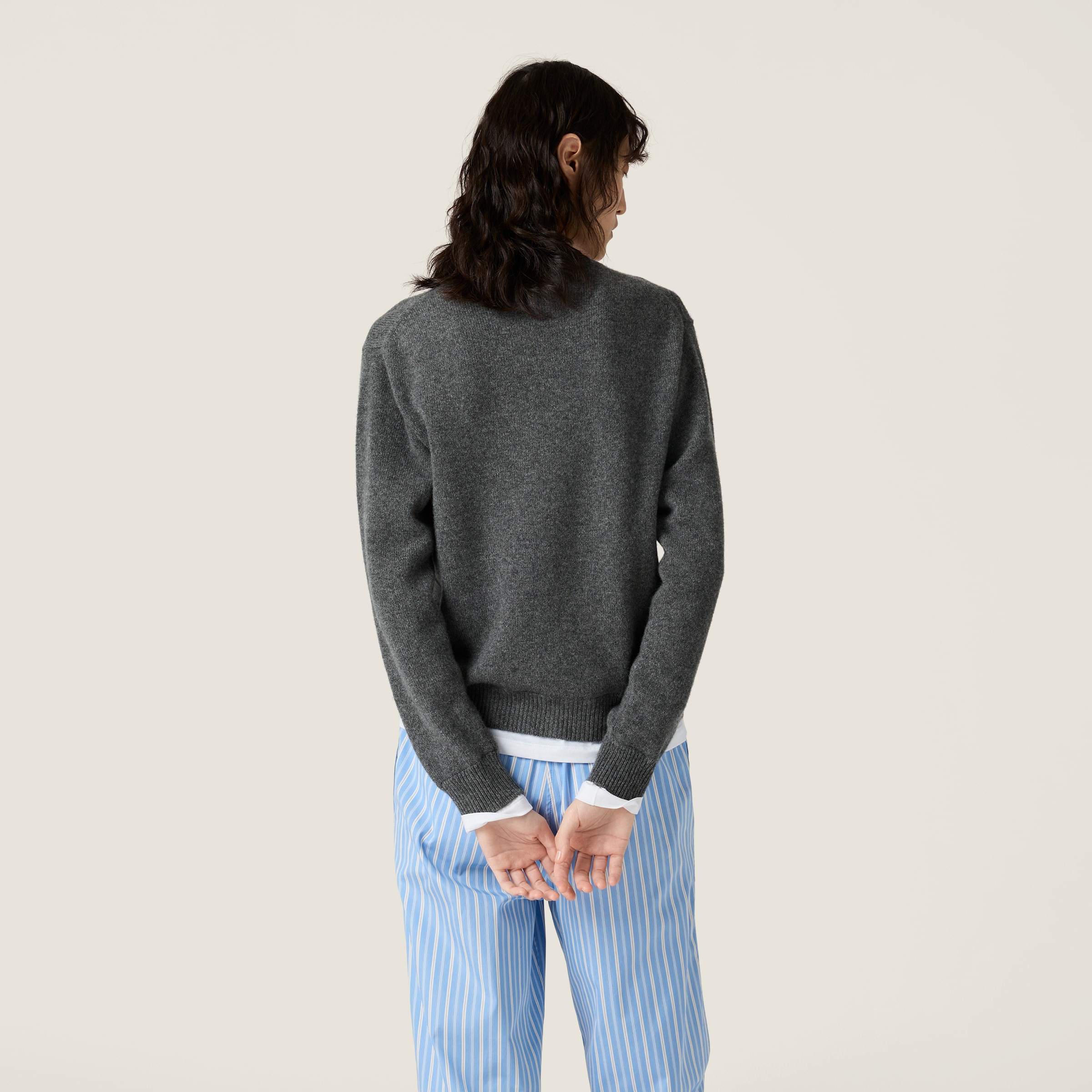 Cashmere V-neck sweater - 3