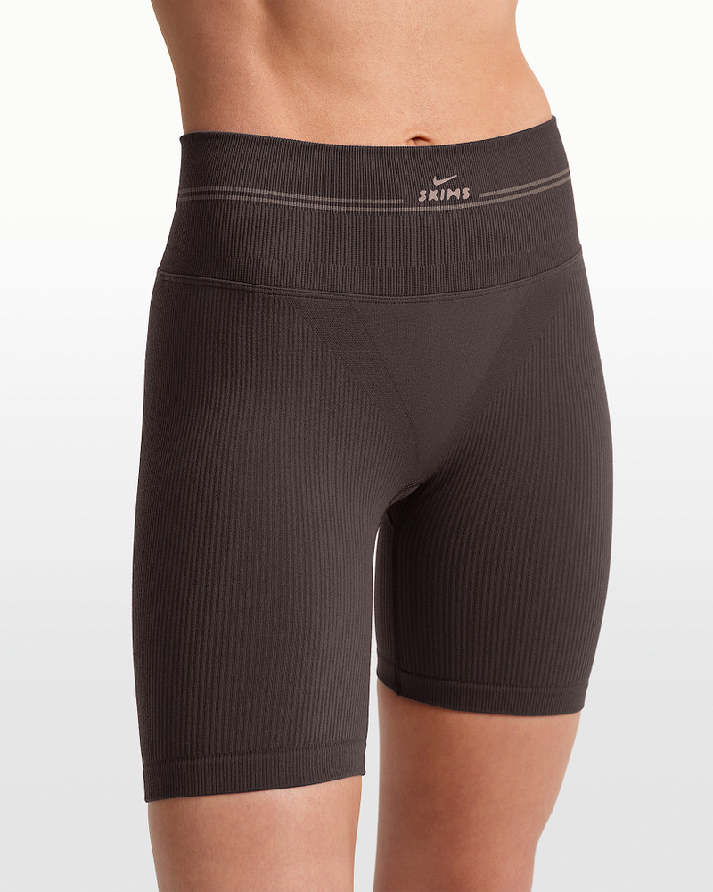 Nike NikeSKIMS Ribbed Seamless Women's 5" Shorts outlook