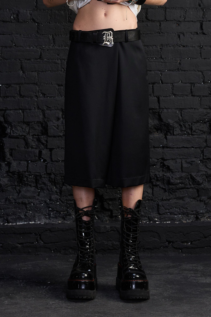 R13 OVERSIZED CROSSOVER SHORT outlook