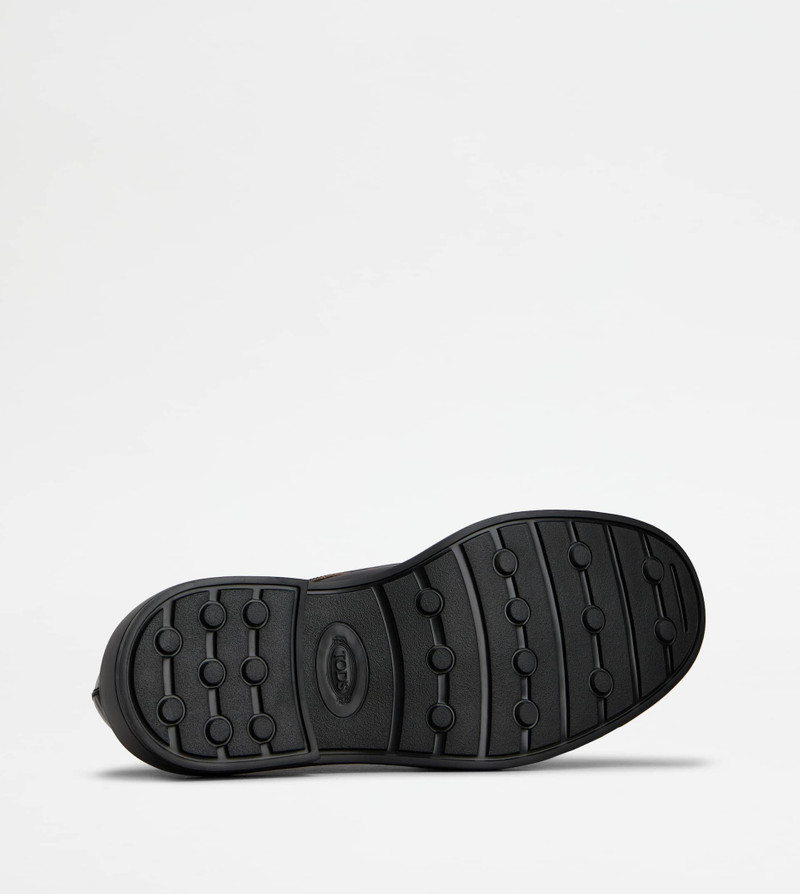 LACE-UPS IN LEATHER - BLACK 4
