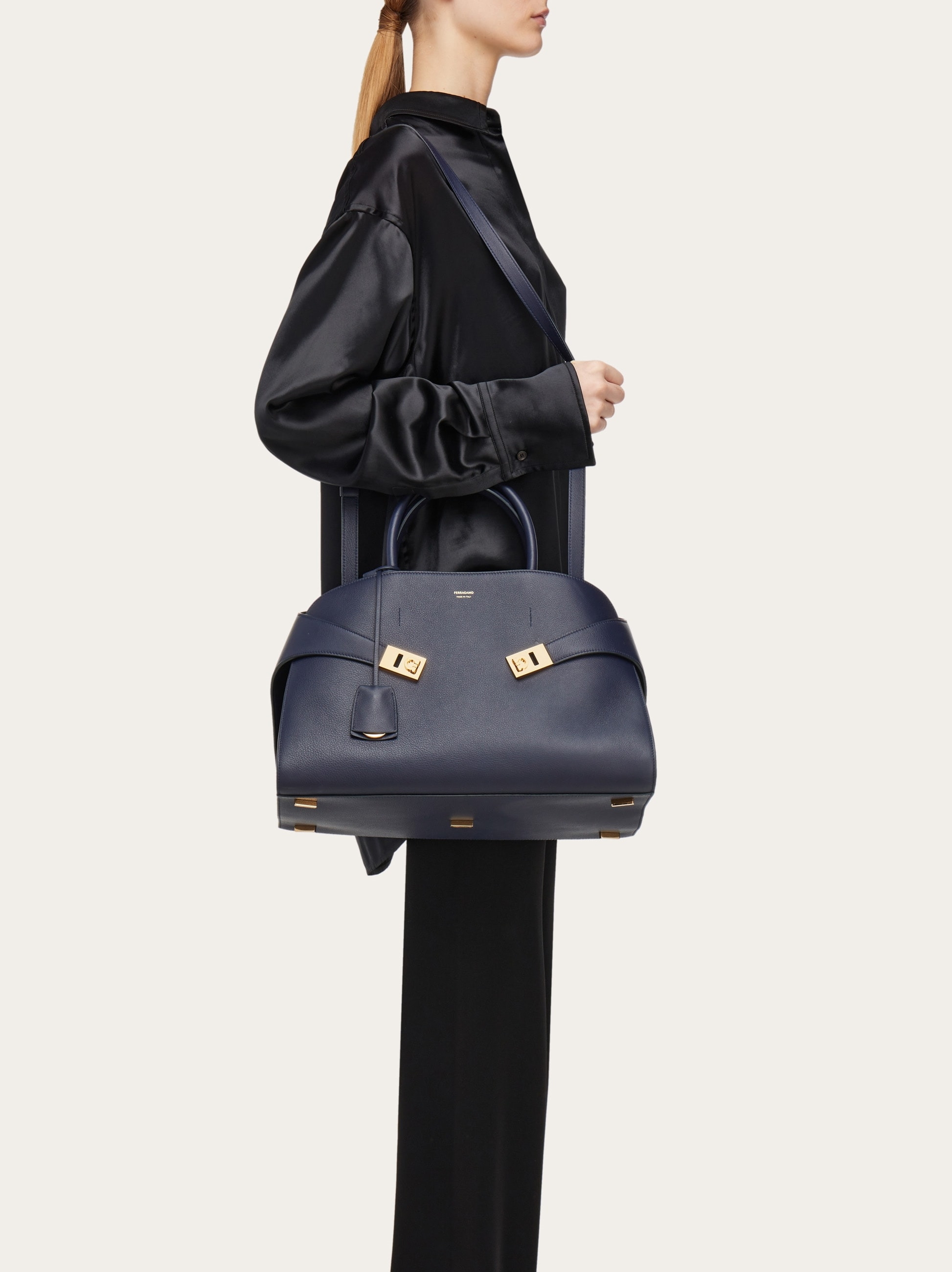 Hug handbag (M) - 3