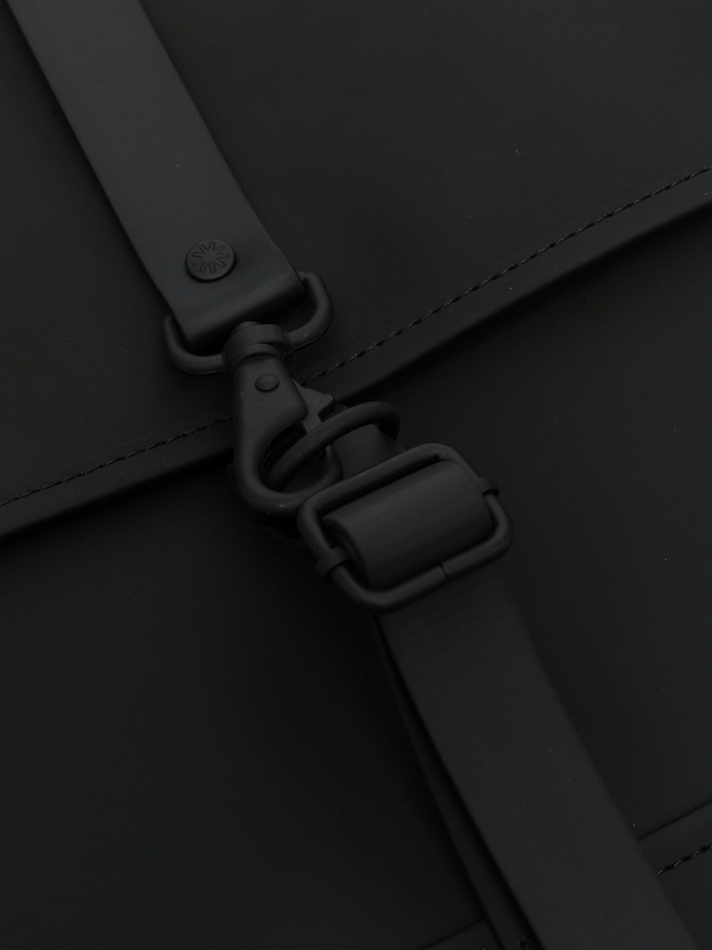 hook-clip fastened backpack - 4