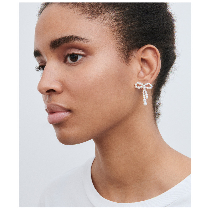SOPHIE BILLE BRAHE Rosette de Perles Bow Earrings outlook