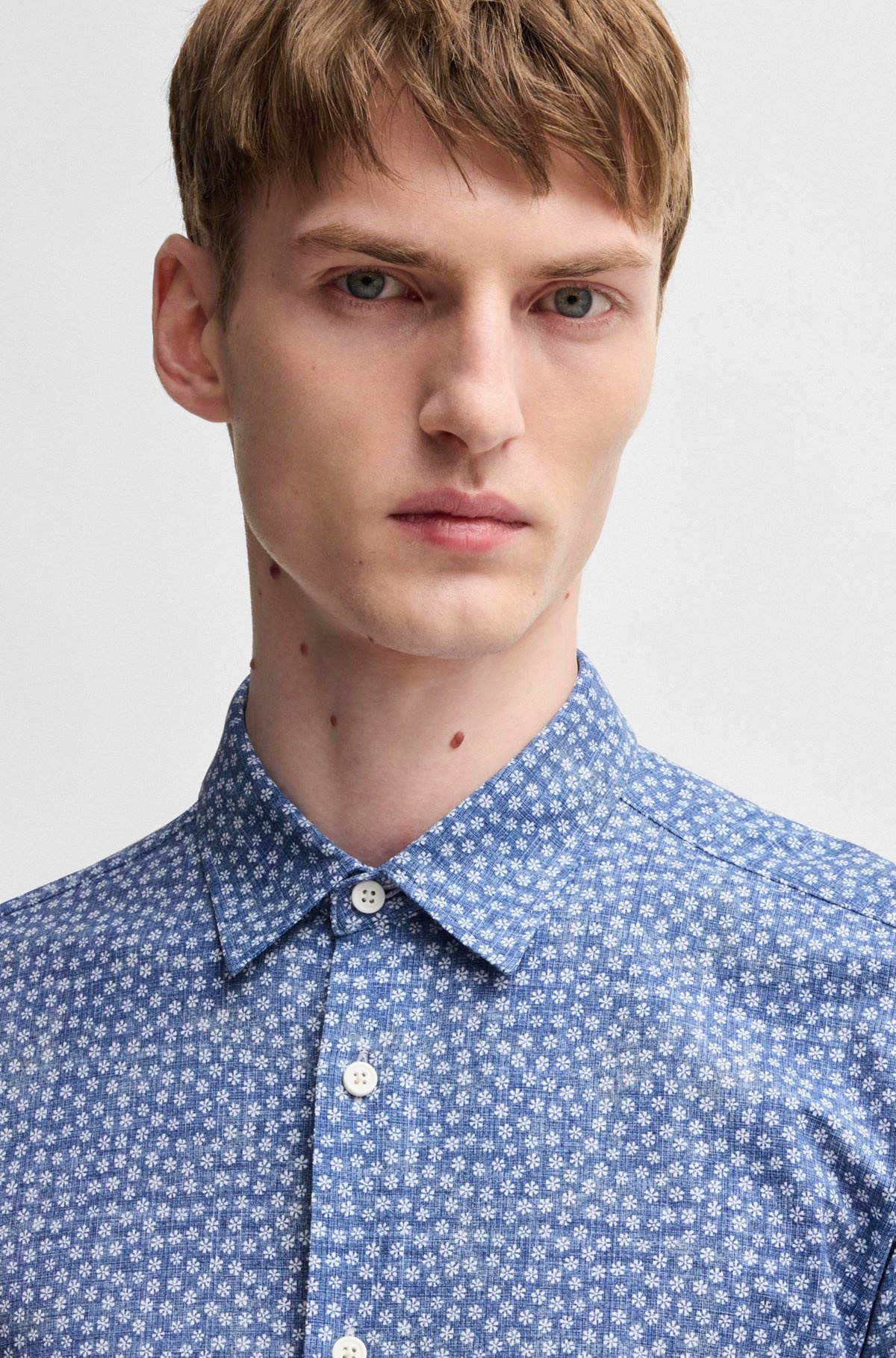 SLIM-FIT SHIRT IN FLORAL-PRINT PERFORMANCE FABRIC - 3