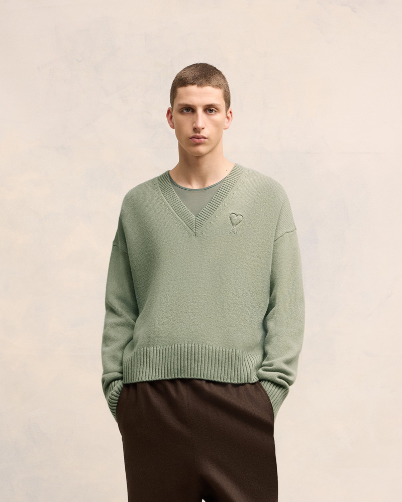 AMI Paris EMBOSSED AMI DE COEUR V NECK SWEATER outlook