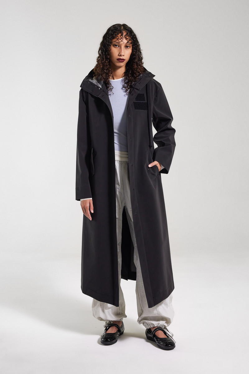 Stutterheim Chetham Matte Raincoat Black outlook