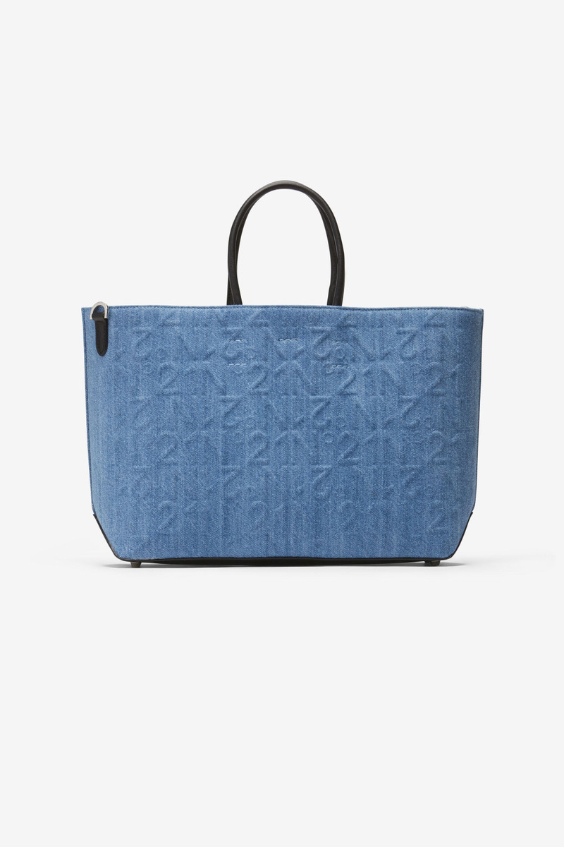 N°21 MAXI LOGO-EMBOSSED SHOPPER outlook