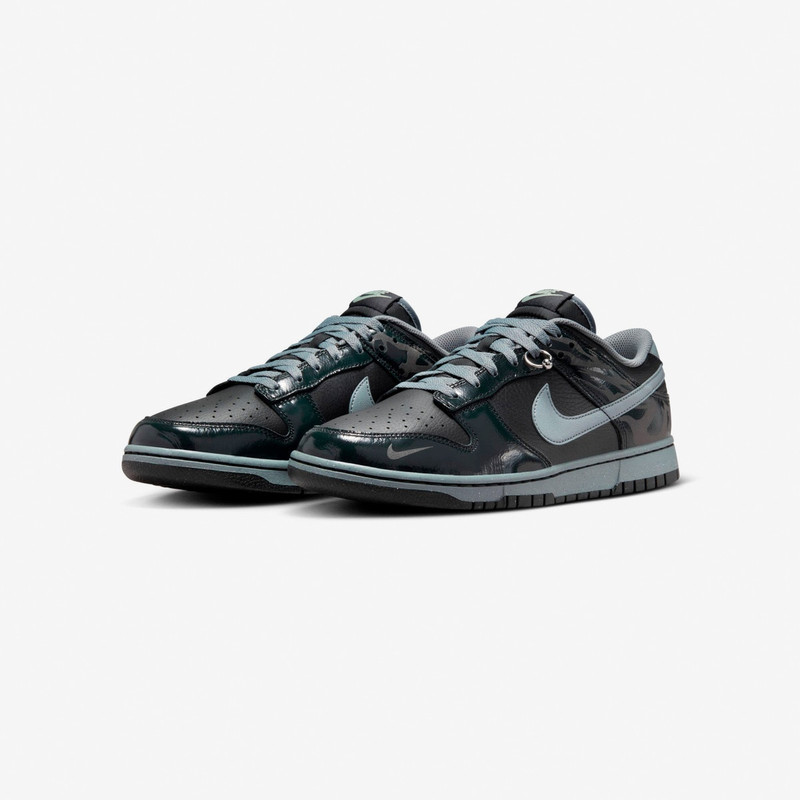 Nike Dunk Low Retro QS outlook