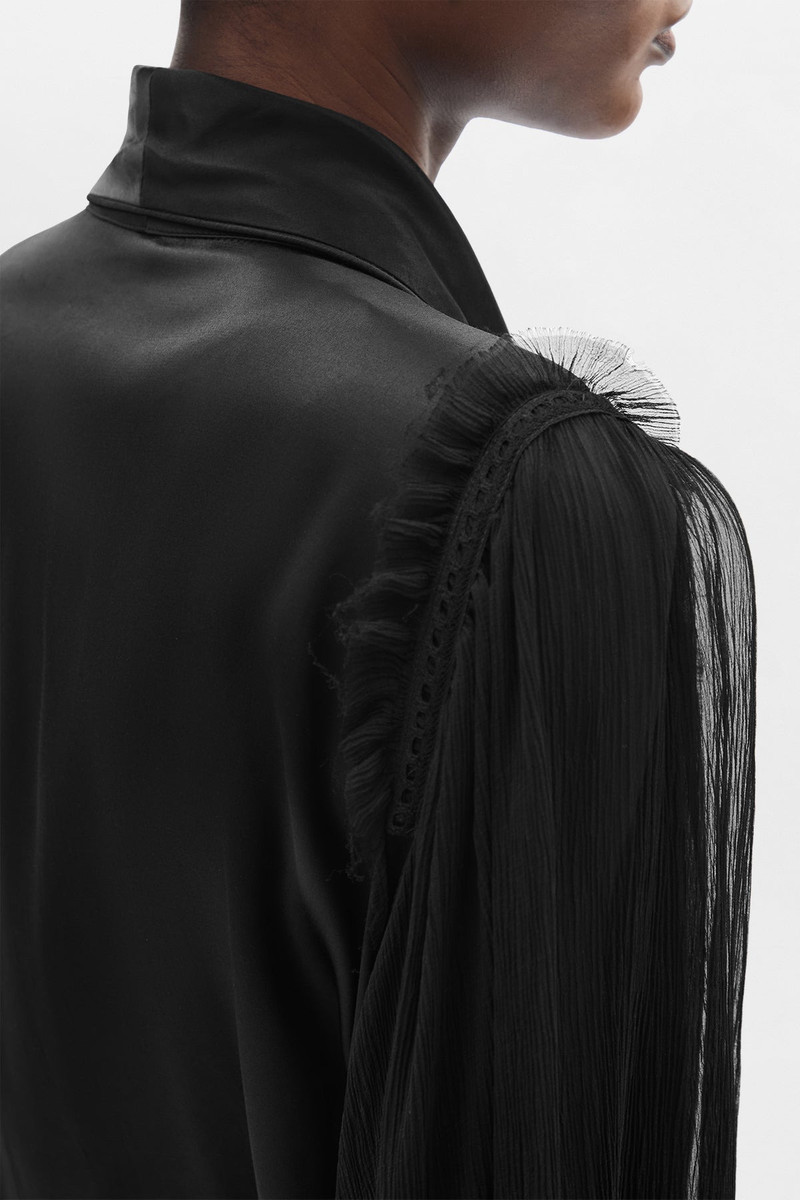 Iria Fluid Robe 8