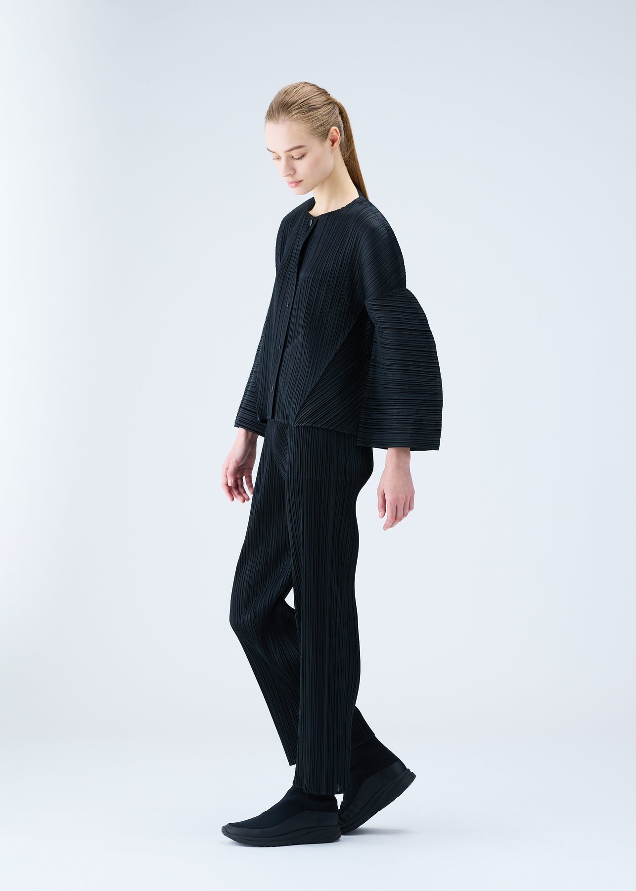 PLEATS PLEASE ISSEY MIYAKE 