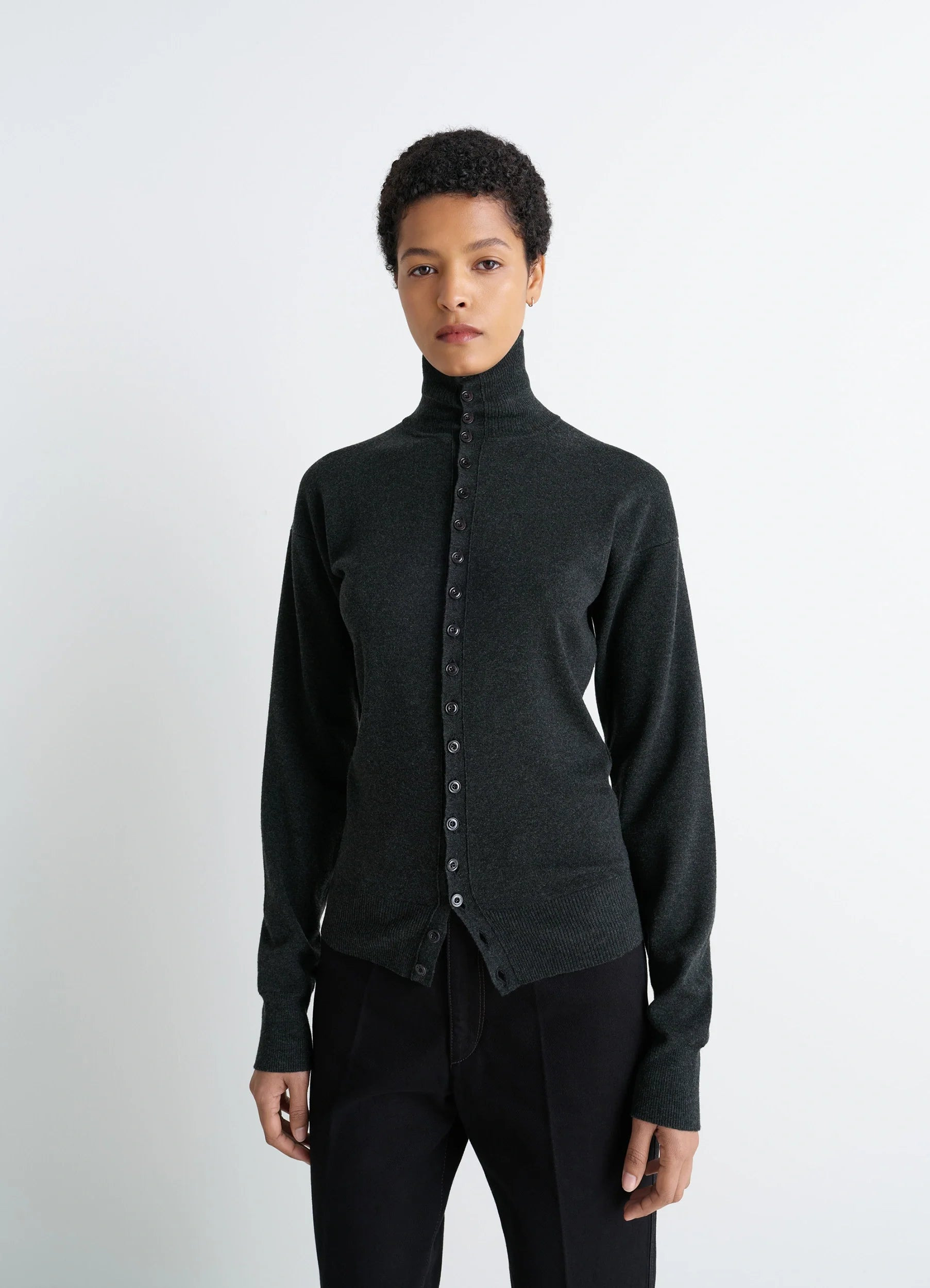 BUTTONED FITTED CARDIGAN - 2