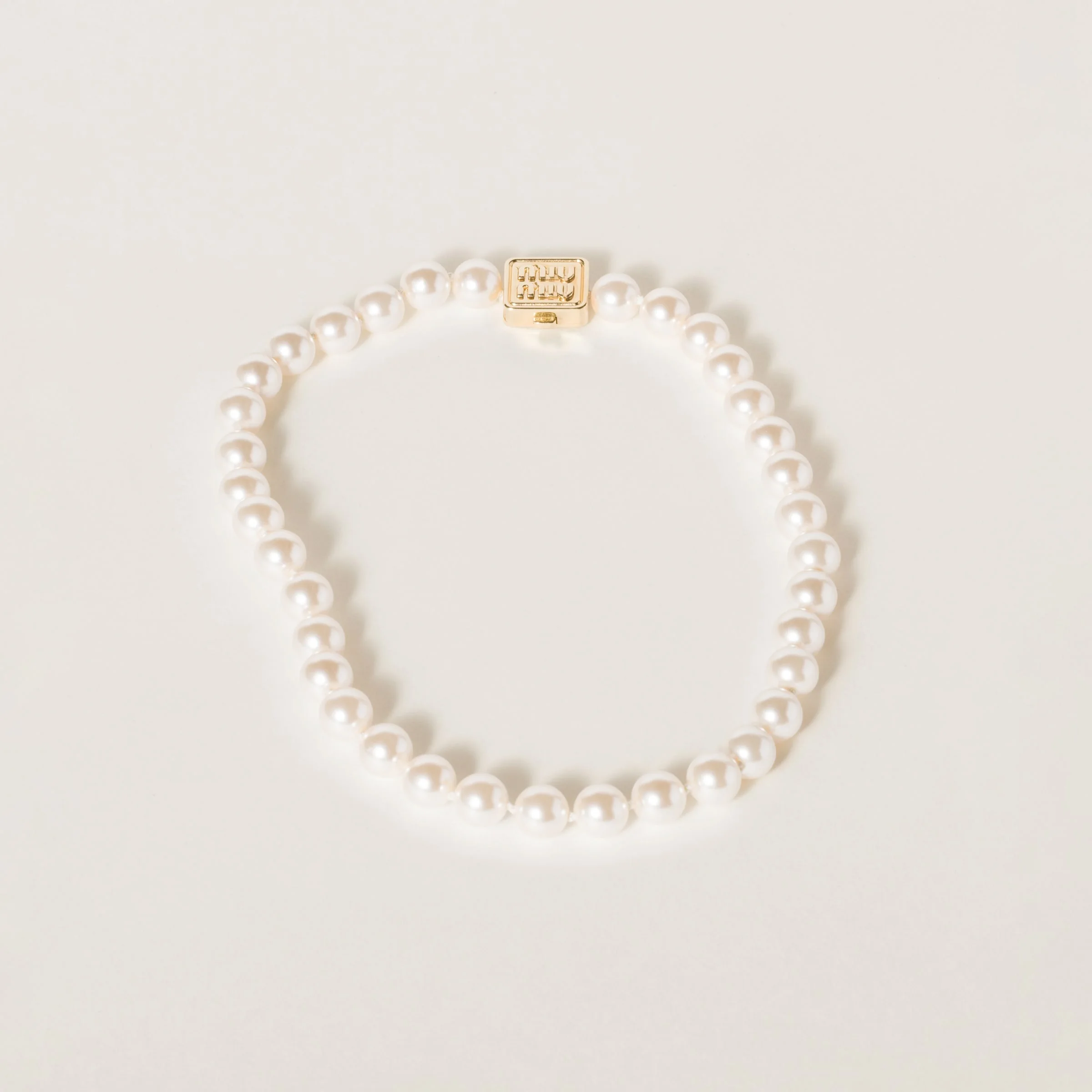 Metal necklace with synthetic pearls - 1