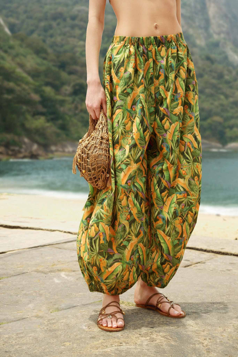 FARM RIO Forest Green Parrots Balloon Pants outlook