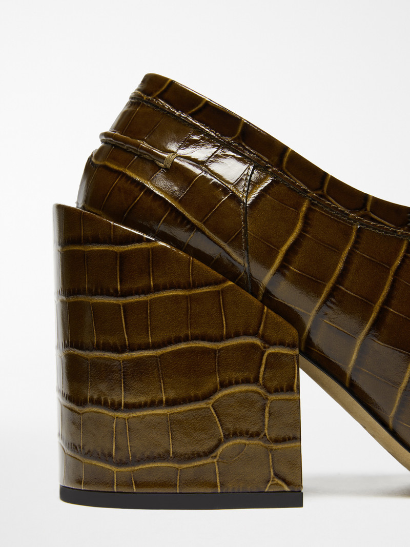 OLIATO Crocodile-embossed leather loafer with heel 5