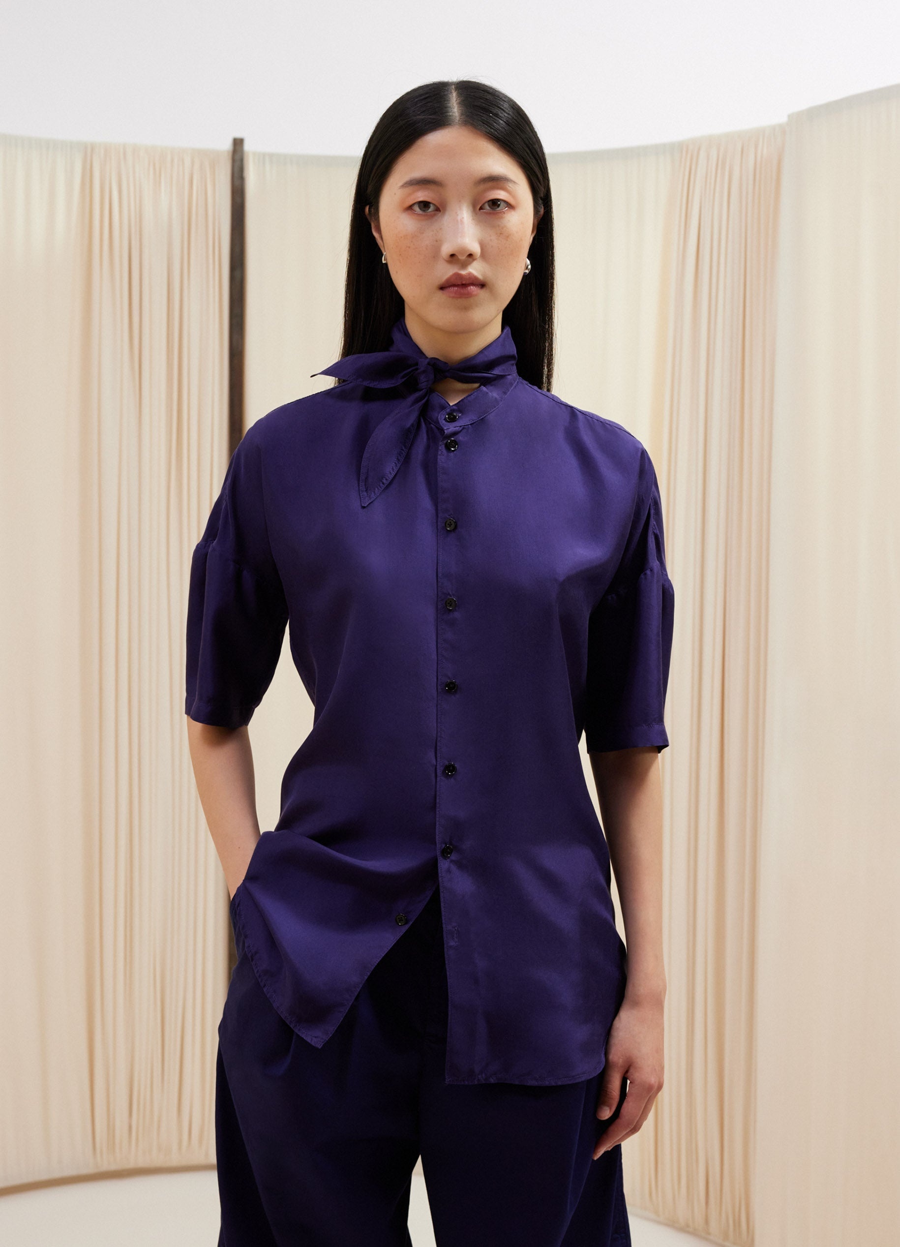 SHORT SLEEVE FITTED SHIRT WITH SCARF - 2