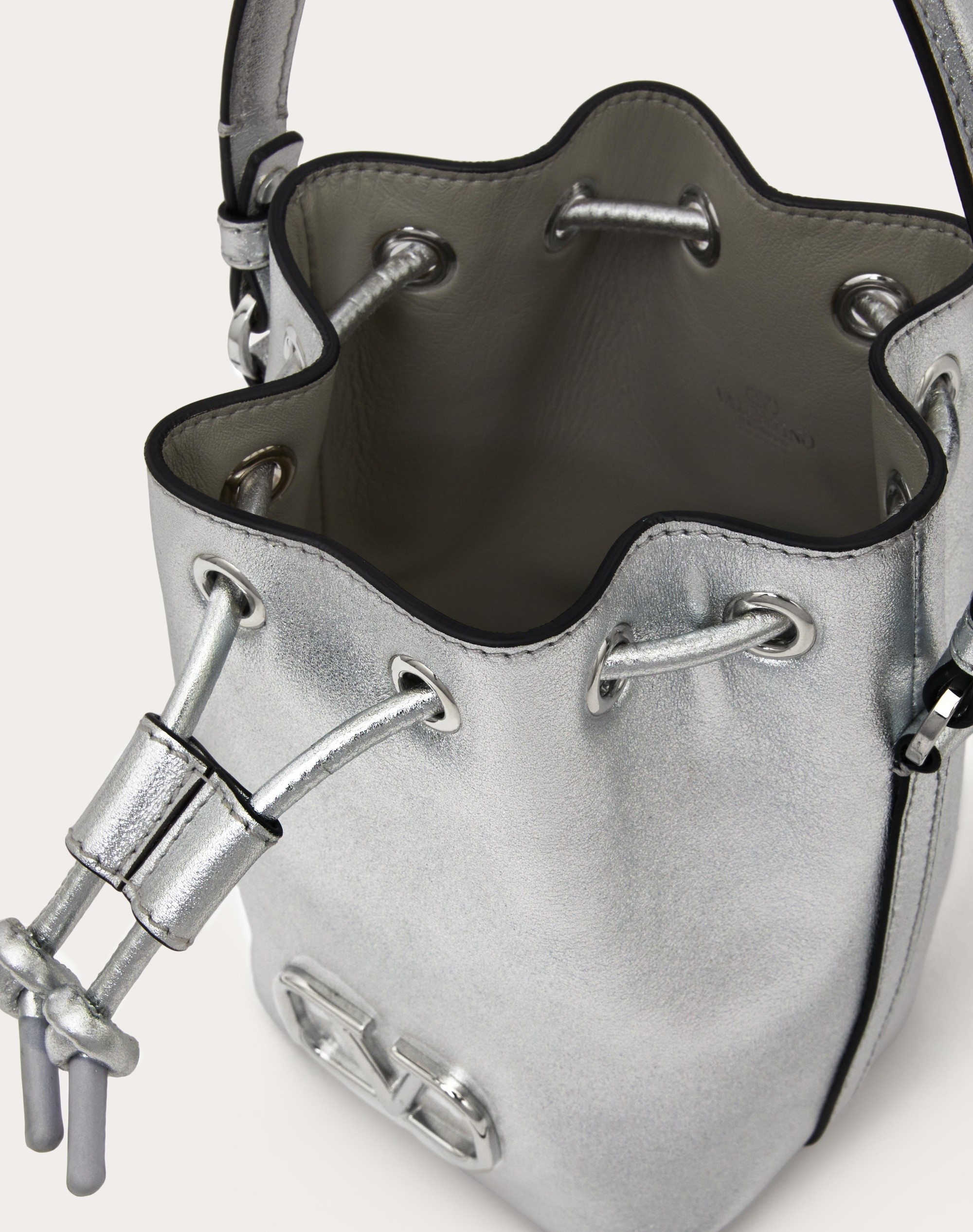 MINI VLOGO SIGNATURE BUCKET BAG IN METALLIC NAPPA LEATHER - 6