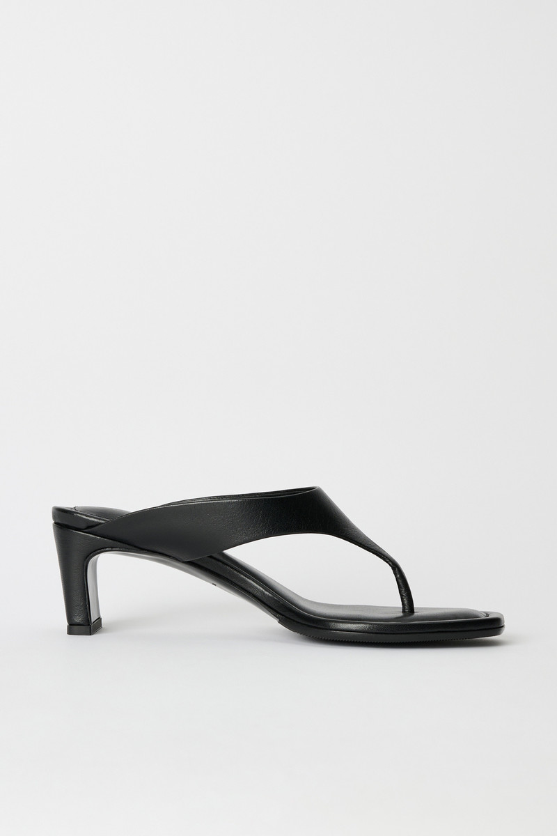 Karasu Sandal Malleable Black Bull Hide 4