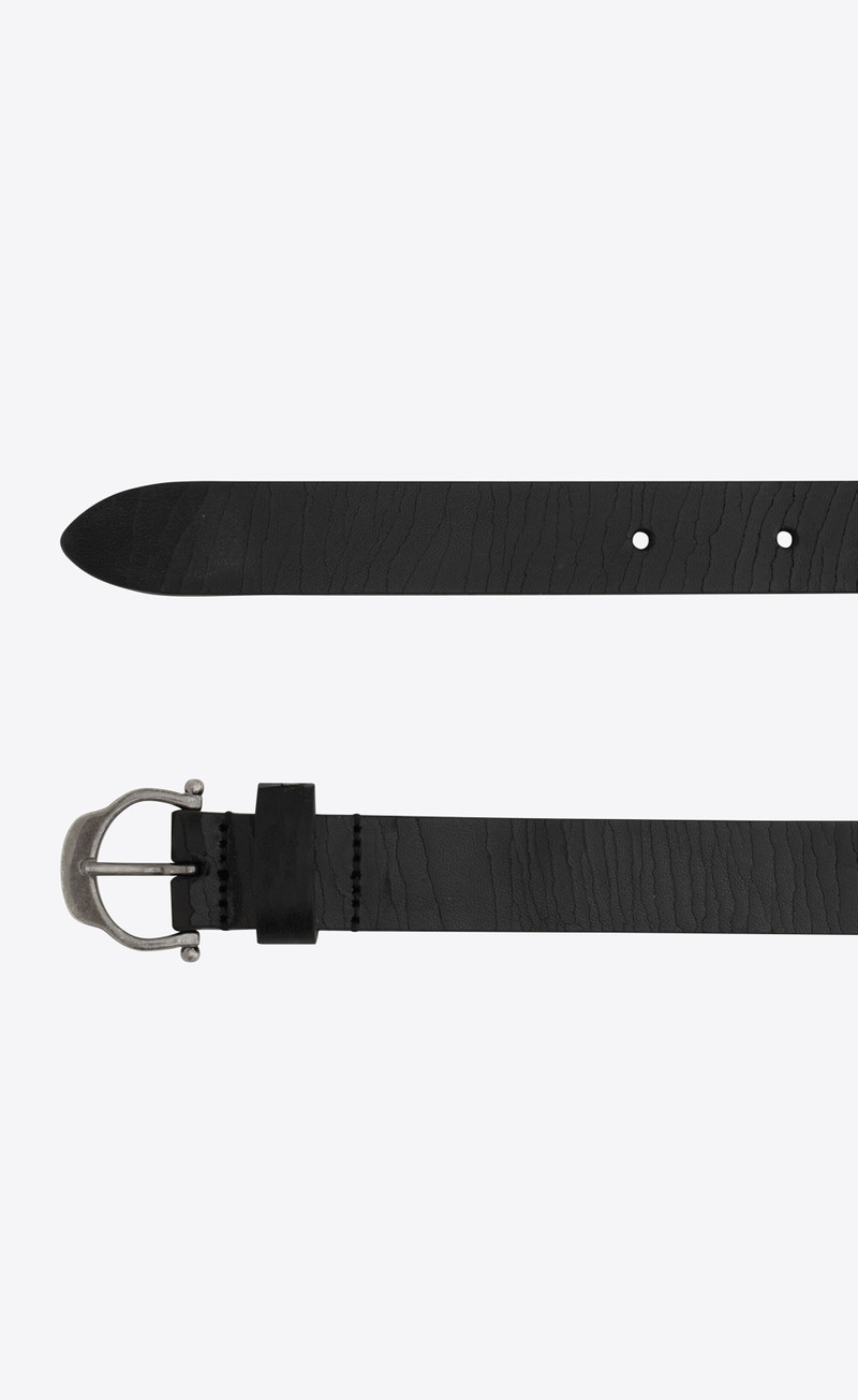 horseshoe buckle belt in crackled leather 3